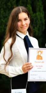 Kiss Natália 8. osztályos tanulónak Tasner-díj a 8 év kitűnő tanulmányi eredményéért