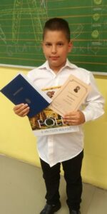 Nagy Dominik 2. osztályos tanulónak jeles tanulmányi eredményéért és kiváló sportteljesítményéért